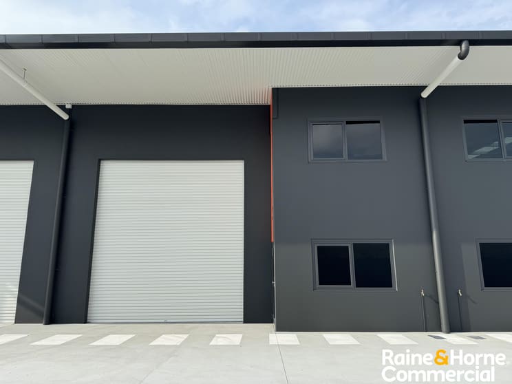 Click to view all images 2/7 Redcliffe Gardens Drive Clontarf QLD 4019 - Image 1