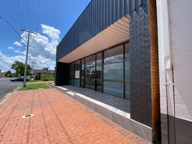 Click to view all images 213 - 215 Byron Street Inverell NSW 2360 - Image 2