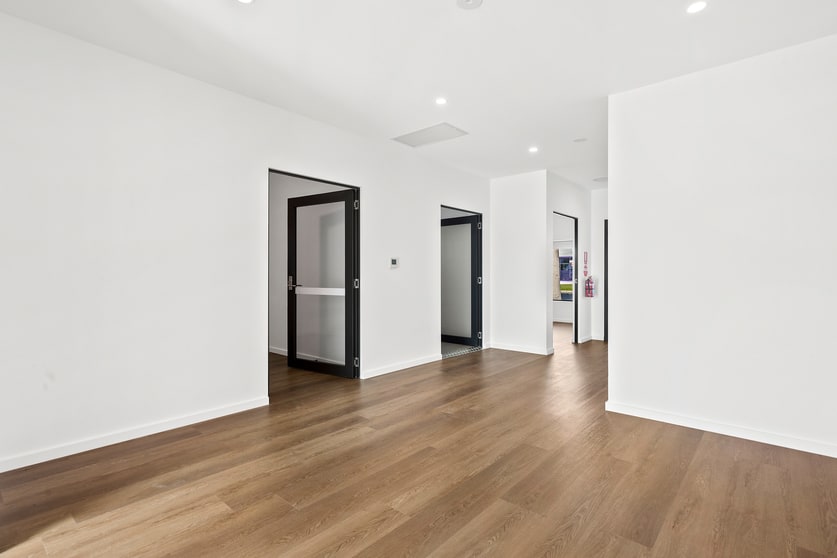 Click to view all images 127 Shellharbour Road Warilla NSW 2528 - Image 2