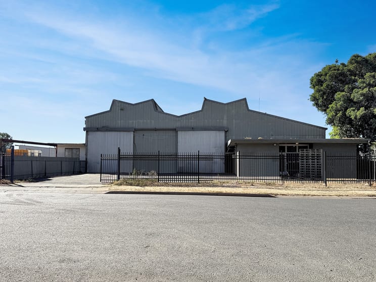 Click to view all images 1-4/15 Fisher Street Salisbury SA 5108 - Image 2