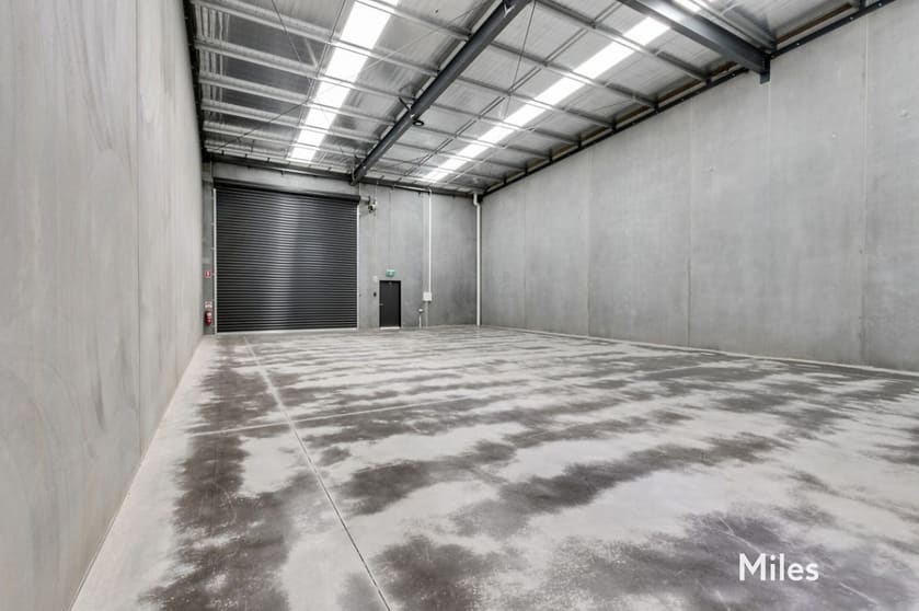 Click to view all images 5/5 Scanlon Drive Epping VIC 3076 - Image 3