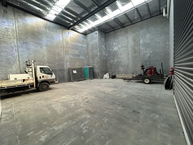 Click to view all images B/2 Zal Melton VIC 3337 - Image 3