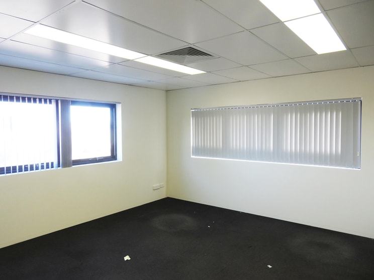 Click to view all images 2/37 Discovery Drive Bibra Lake WA 6163 - Image 3