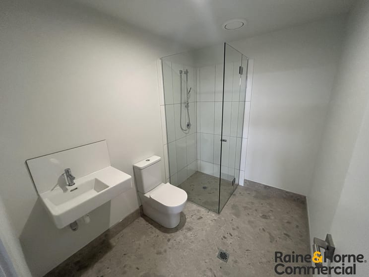 Click to view all images 8/25 Val Reid Crescent Hume ACT 2620 - Image 3