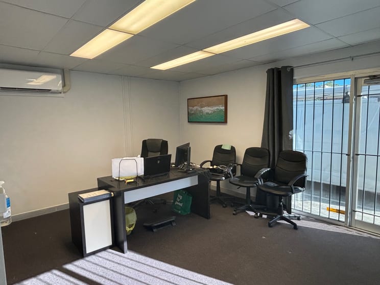 Click to view all images 2A/43 Neumann Road Capalaba QLD 4157 - Image 3