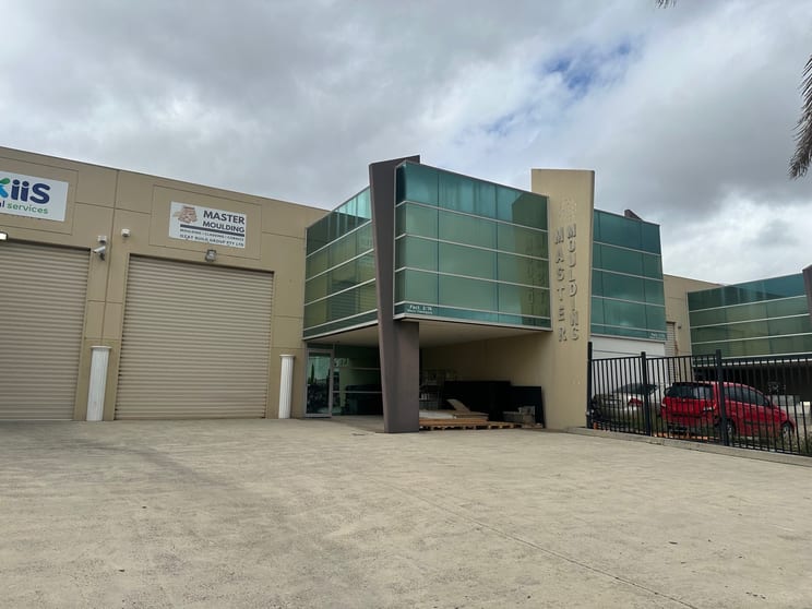 Click to view all images 2/74 Merri Concourse Campbellfield VIC 3061 - Image 1