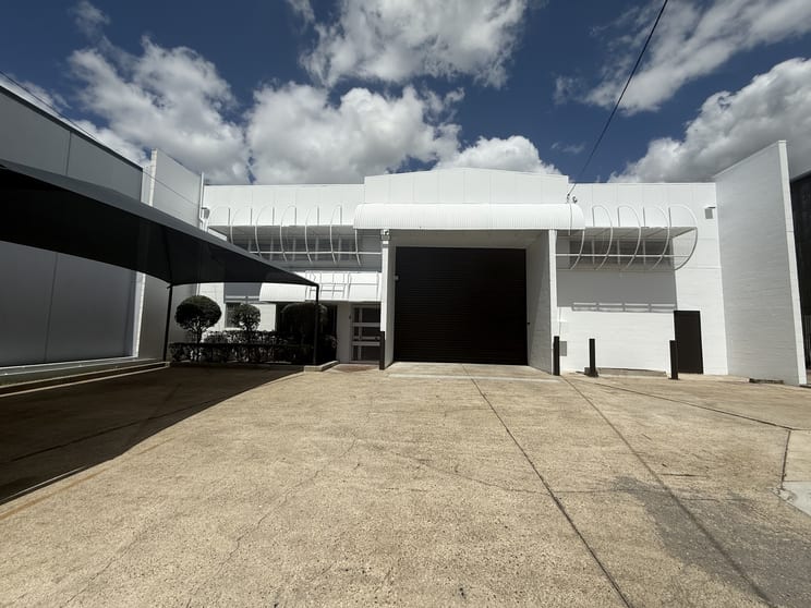 Click to view all images 18 Birubi Street Coorparoo QLD 4151 - Image 1