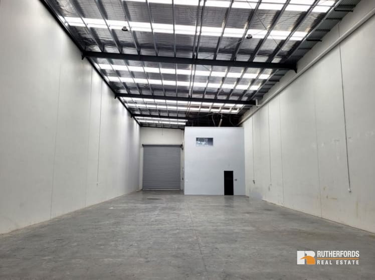 Click to view all images 25 McKellar Way Epping VIC 3076 - Image 2