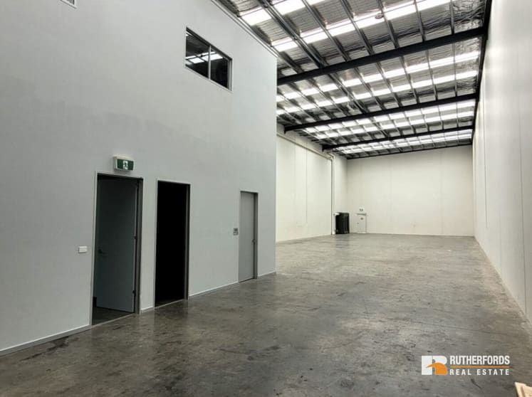 Click to view all images 25 McKellar Way Epping VIC 3076 - Image 3