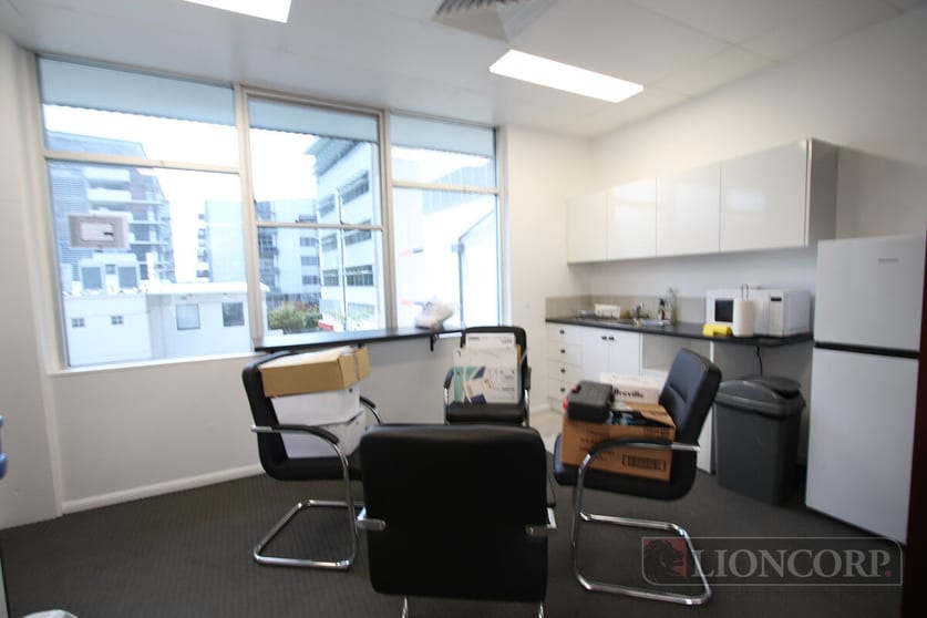 Click to view all images Upper Mount Gravatt QLD 4122 - Image 2