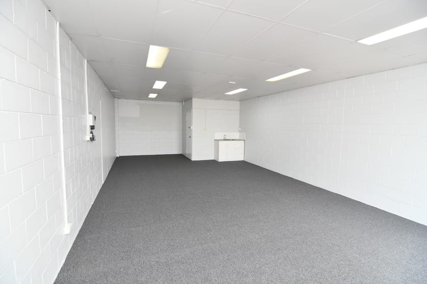 Click to view all images 12/62 Keane Street Currajong QLD 4812 - Image 2