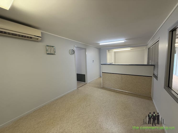 Click to view all images 2/497 Gympie Rd Strathpine QLD 4500 - Image 3