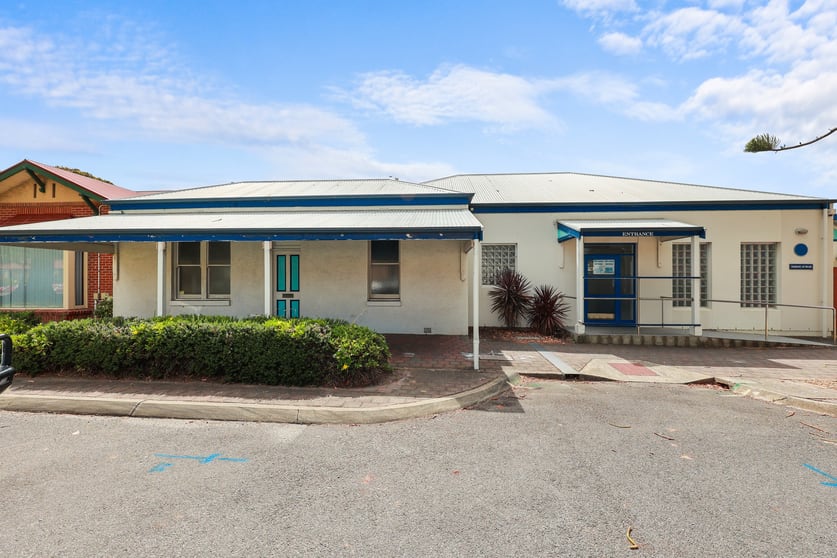 Click to view all images 19 Victoria Street Victor Harbor SA 5211 - Image 1