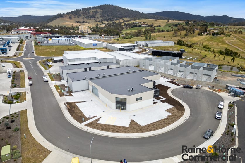 Click to view all images Units 1 & 2/5 Railway Court Cambridge TAS 7170 - Image 2