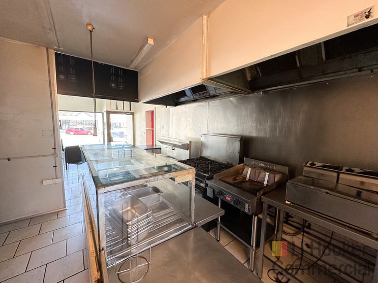 Click to view all images 2/4-8 Ocean Street Budgewoi NSW 2262 - Image 3