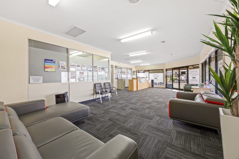 Click to view all images 165 Mollison Street Kyneton VIC 3444 - Image 2