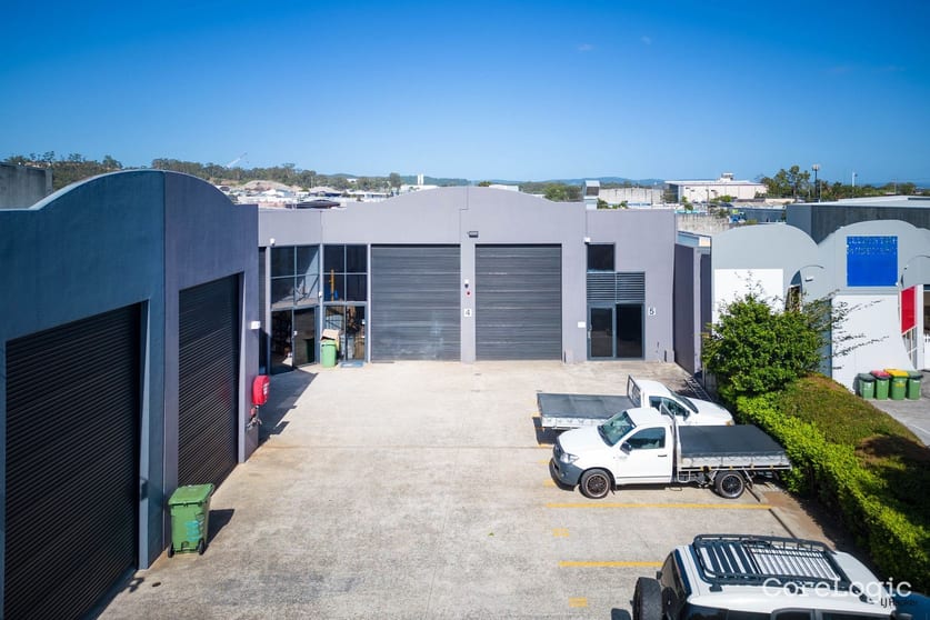 Click to view all images 4/31-33 Dover Drive Burleigh Heads QLD 4220 - Image 1