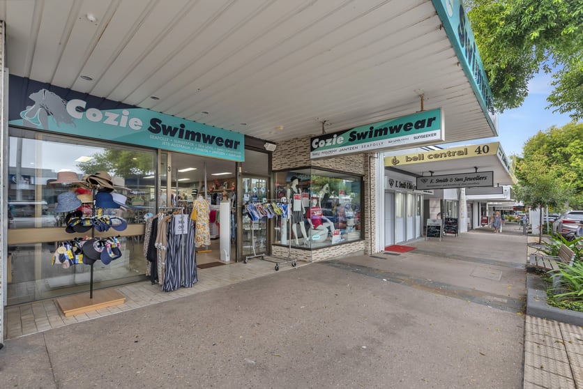 Click to view all images 38 Bulcock Street Caloundra QLD 4551 - Image 1