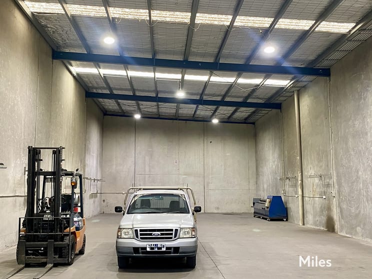 Click to view all images 28 Mercedes Drive Thomastown VIC 3074 - Image 3