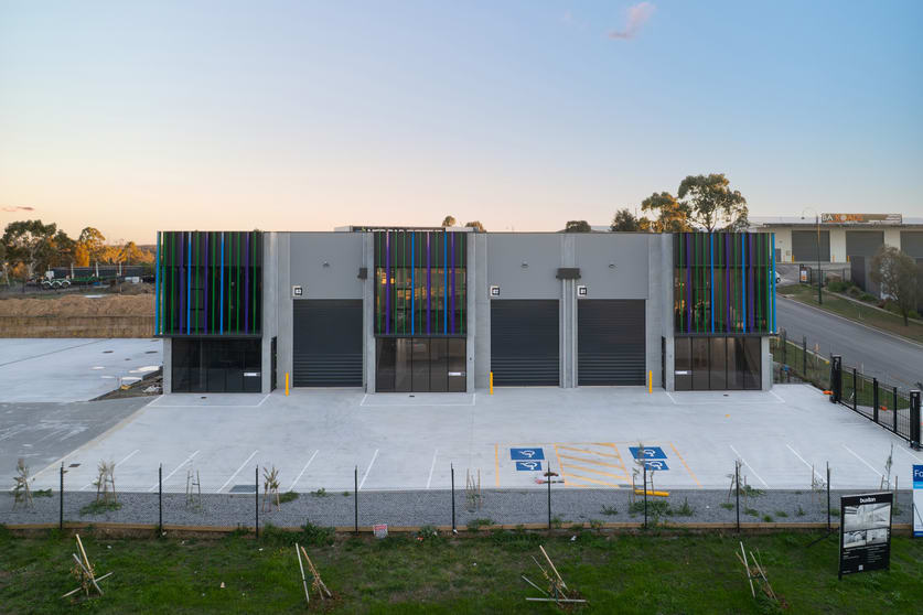 Click to view all images 2/1 Zenith Drive Warrenheip VIC 3352 - Image 3