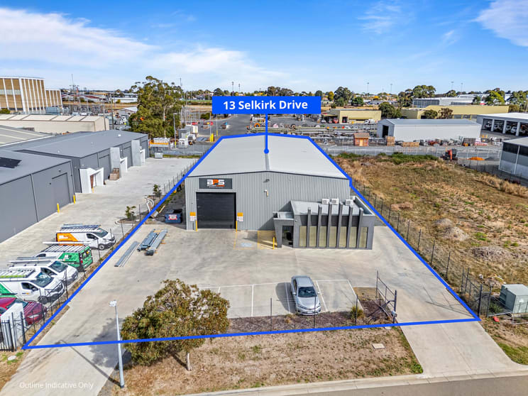 Click to view all images 13 Selkirk Drive Wendouree VIC 3355 - Image 1