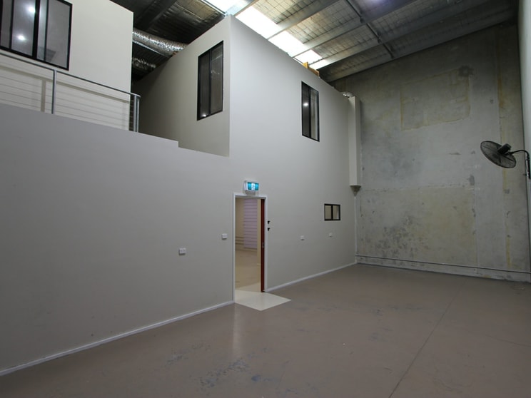 Click to view all images D10/5-7 Hepher Road Campbelltown NSW 2560 - Image 2