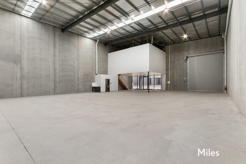 Click to view all images 2/10 Graystone Court Epping VIC 3076 - Image 3