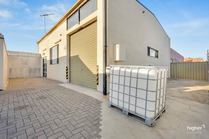 Click to view all images 21 Gordon Street Albert Park SA 5014 - Image 3