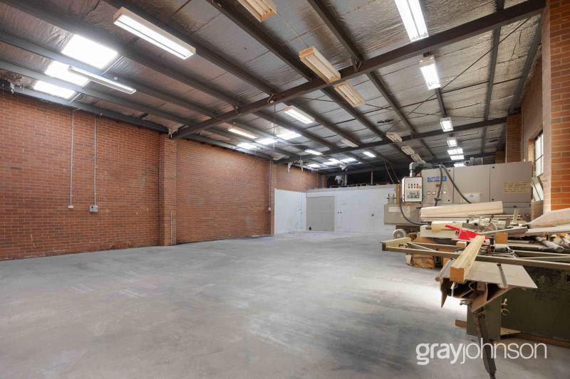 Click to view all images 25 Hanrahan Street Thomastown VIC 3074 - Image 2