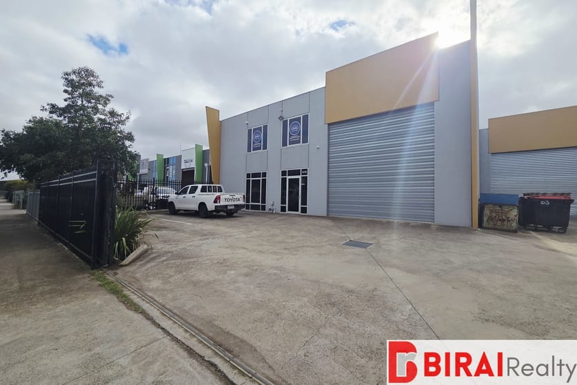 Click to view all images 3/16 Glenville Drive Melton VIC 3337 - Image 1