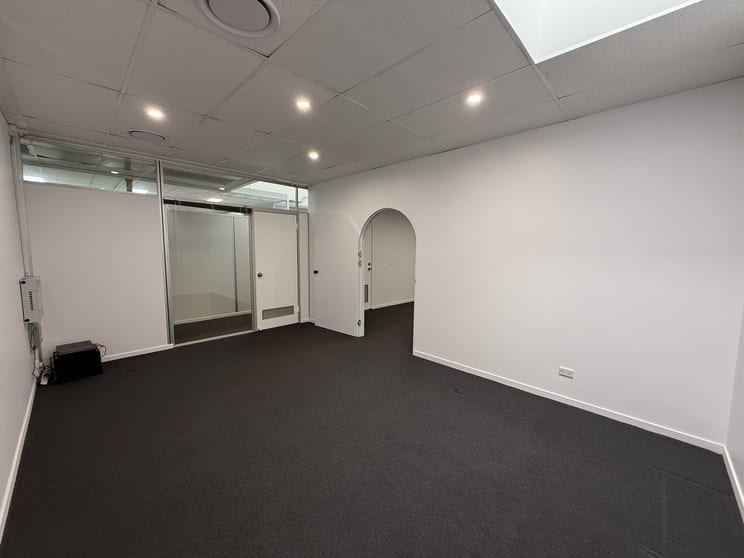 Click to view all images Suites 5 & 6/8 Sunshine Beach Road Noosa Heads QLD 4567 - Image 2