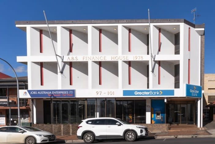 Click to view all images Suite 2, Level 1/ 97-101 Faulkner Street Armidale NSW 2350 - Image 1