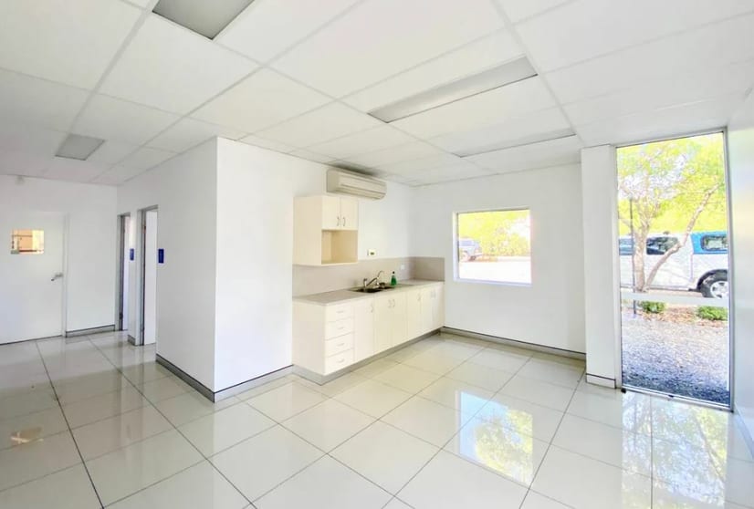 Click to view all images 25 Jay St Mount St John QLD 4818 - Image 4