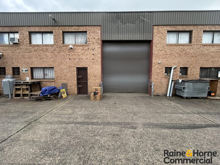 Click to view all images Unit 3/7 Devon Road Ingleburn NSW 2565 - Image 2
