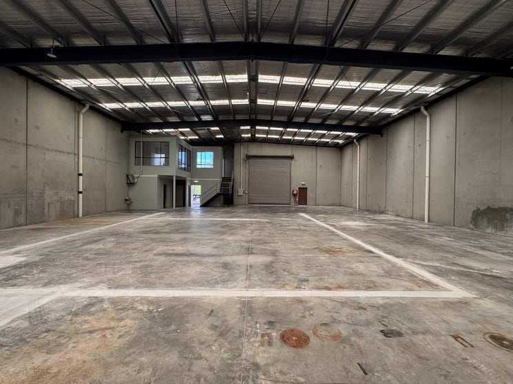 Click to view all images 10 Kempson Court Keysborough VIC 3173 - Image 2