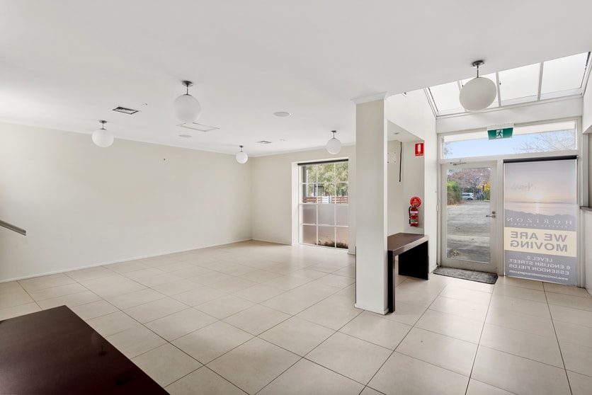19 Winifred Street Essendon VIC 3040 - Image 3
