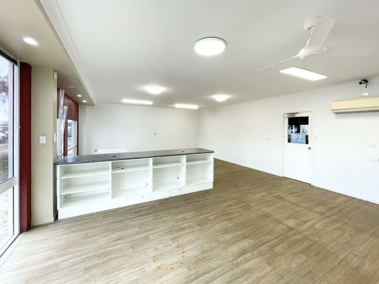Click to view all images 61 George Street Bowen QLD 4805 - Image 3