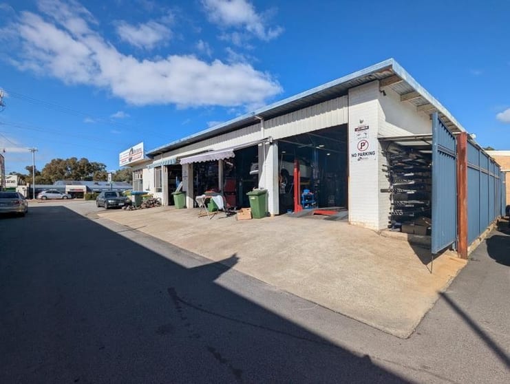 Click to view all images Unit 1/21 Rudloc Road Morley WA 6062 - Image 2