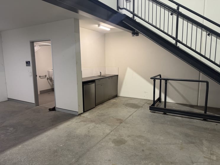 Click to view all images 11 Jullian Close Banksmeadow NSW 2019 - Image 3