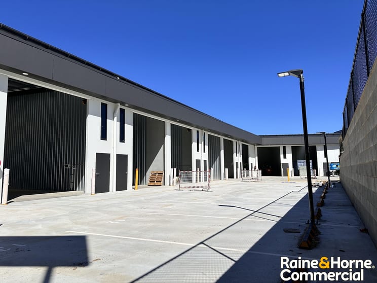 Click to view all images 11/2 Dominion Place Queanbeyan NSW 2620 - Image 2