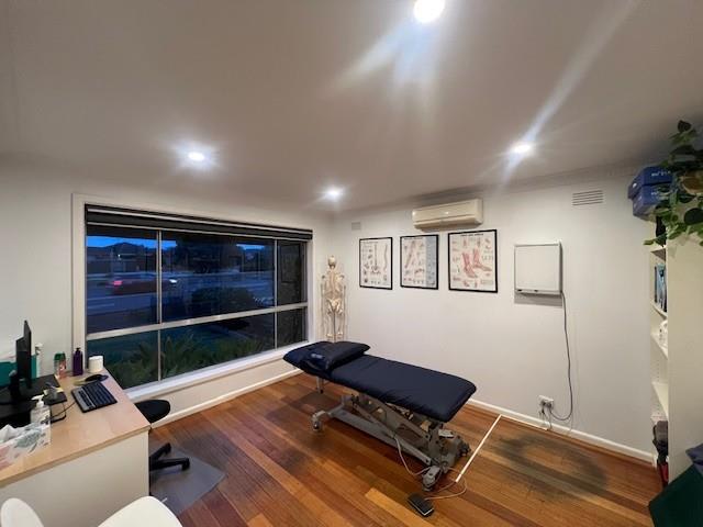 Click to view all images 336 Milleara Road Avondale Heights VIC 3034 - Image 3