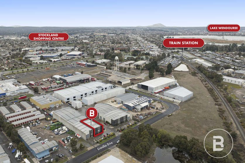 Click to view all images 2/26 Grandlee Drive Wendouree VIC 3355 - Image 2