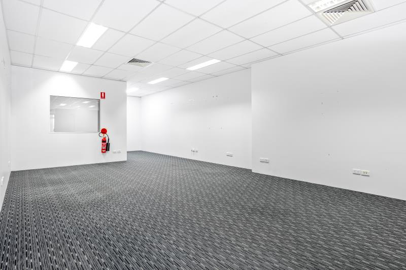 Click to view all images 50-52 William Street Rockhampton City QLD 4700 - Image 3