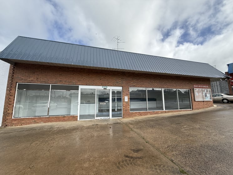 Click to view all images 235 Gray Street Hamilton VIC 3300 - Image 1