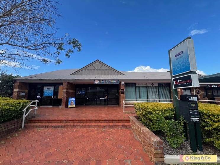 Click to view all images 2C/212 Bay Terrace Wynnum QLD 4178 - Image 1