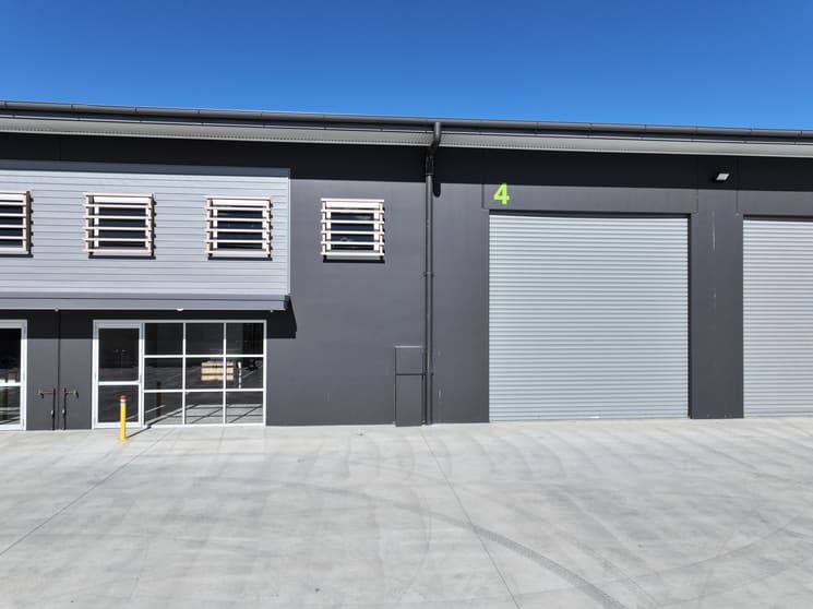 Click to view all images 4/10 Curtiss Cl Taminda NSW 2340 - Image 2