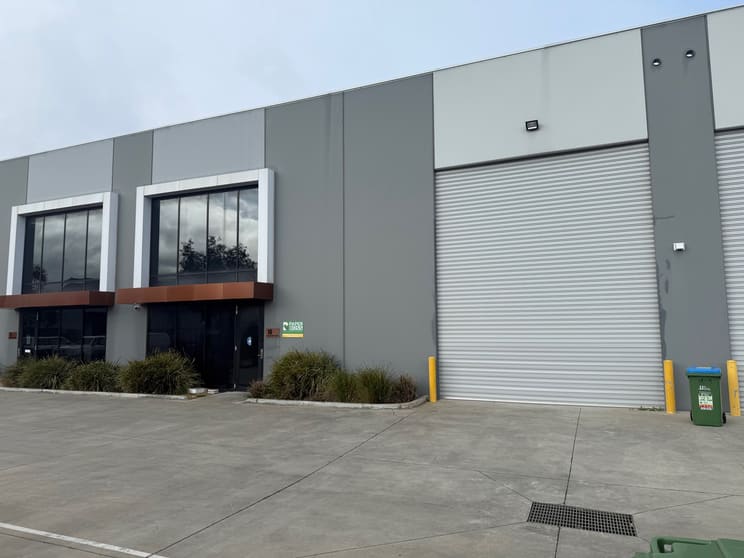 Click to view all images 18/13 Gateway Drive Carrum Downs VIC 3201 - Image 1