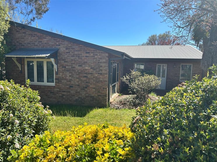 Click to view all images 159 Mann Street Armidale NSW 2350 - Image 1