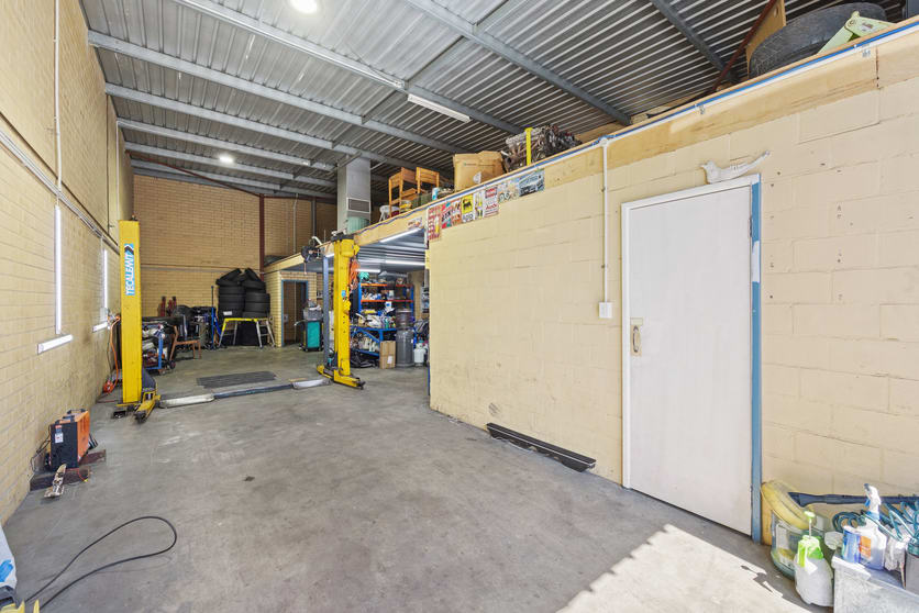 Click to view all images 4/56 Irvine Drive Malaga WA 6090 - Image 2