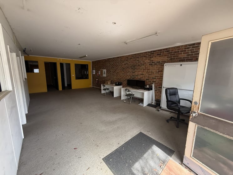 Click to view all images Unit 4/33 Lorn Road Queanbeyan NSW 2620 - Image 2